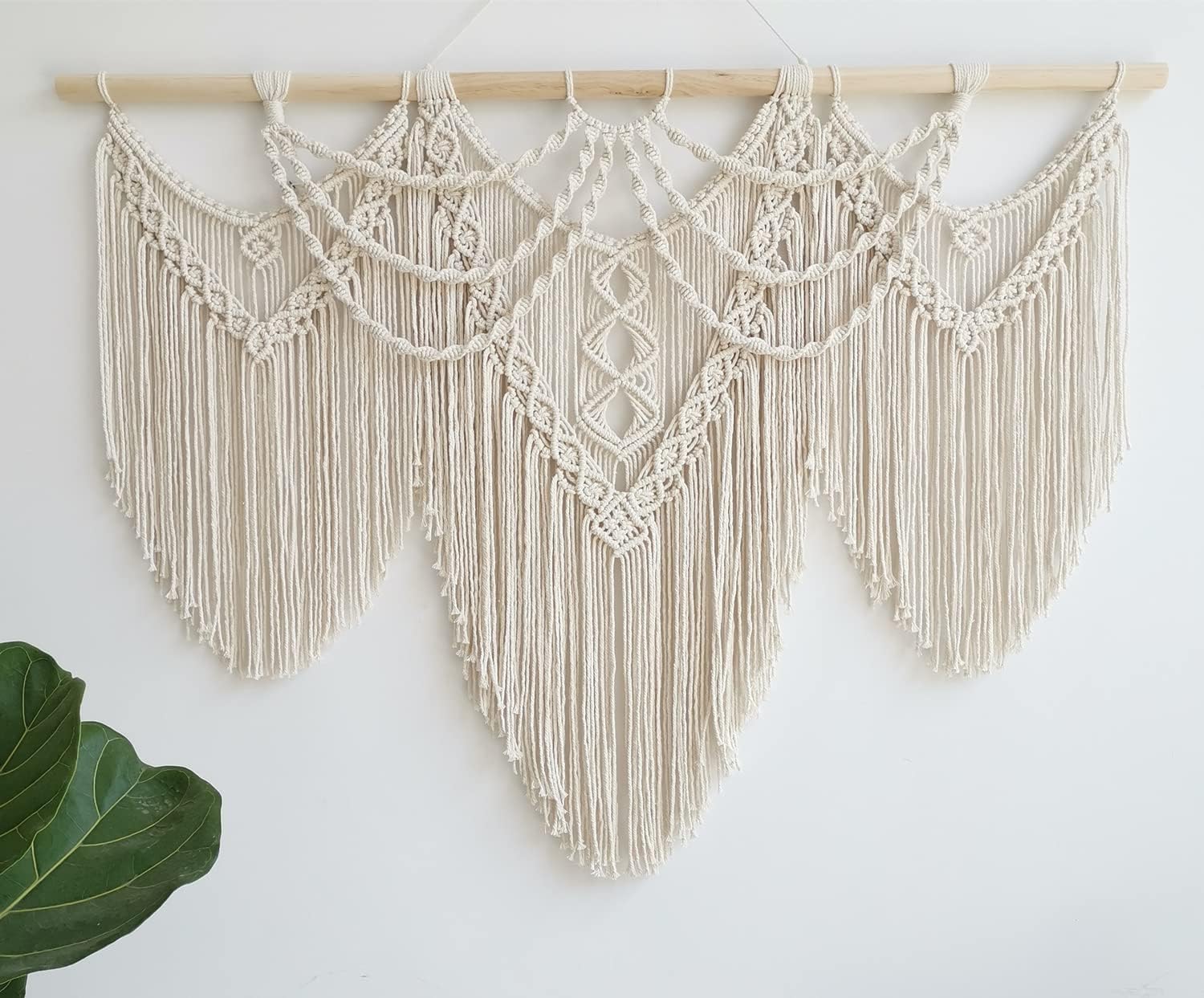 guzhiou large macrame wall hanging - Boho Tapestry Macrame Wall Decor Art- Chic Bohemian Handmade Woven Tapestry Home Decoration for Bedroom Living Room Apartment Wedding Party - 43"x32" (Wood bead)